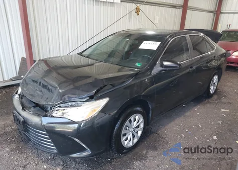 2017 Toyota Camry Le z USA, uszkodzony, nr VIN 4T1BF1FK7HU737878